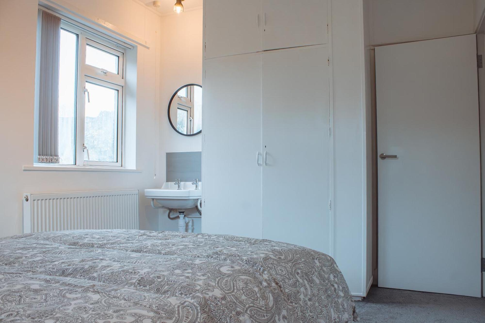 Spacious 4-Bed Flat - 10 Mins To City Centre Leeds  Extérieur photo