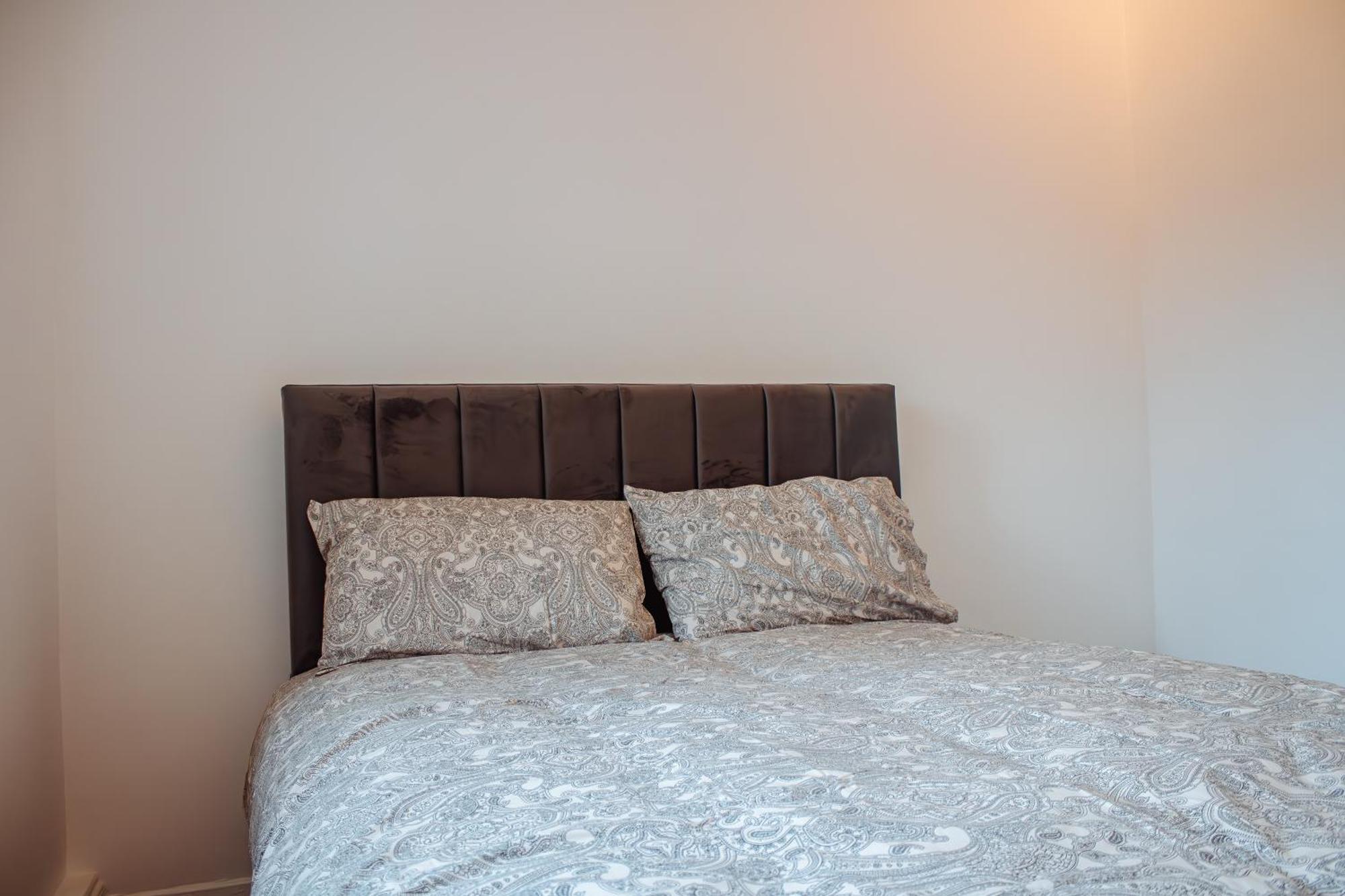 Spacious 4-Bed Flat - 10 Mins To City Centre Leeds  Extérieur photo